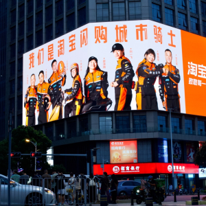 通过记录山城骑士的日常，诠释着“每个职业都值得被尊重” ...